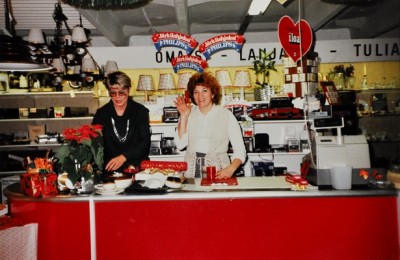 1982 Toini Niskanen perusti valaisin ja lahjatavaraliikkeen.